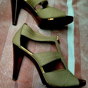 Michael Kors Heels with zipper front and metallic heel